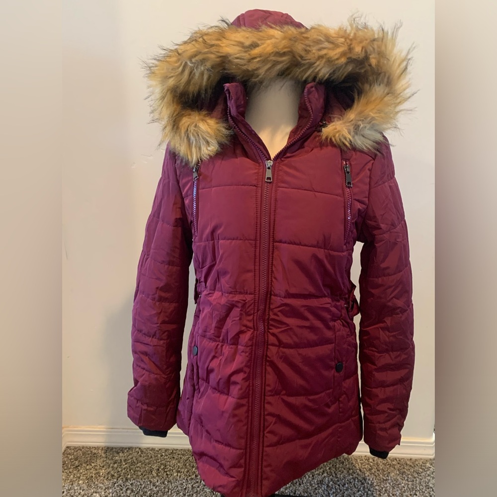 BRAND NEW! Women's small winter coat. Burgundy color. Fur trim hood removable